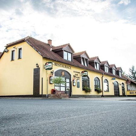 Penzion Zlate Slunce Hotel Chocenice Bagian luar foto