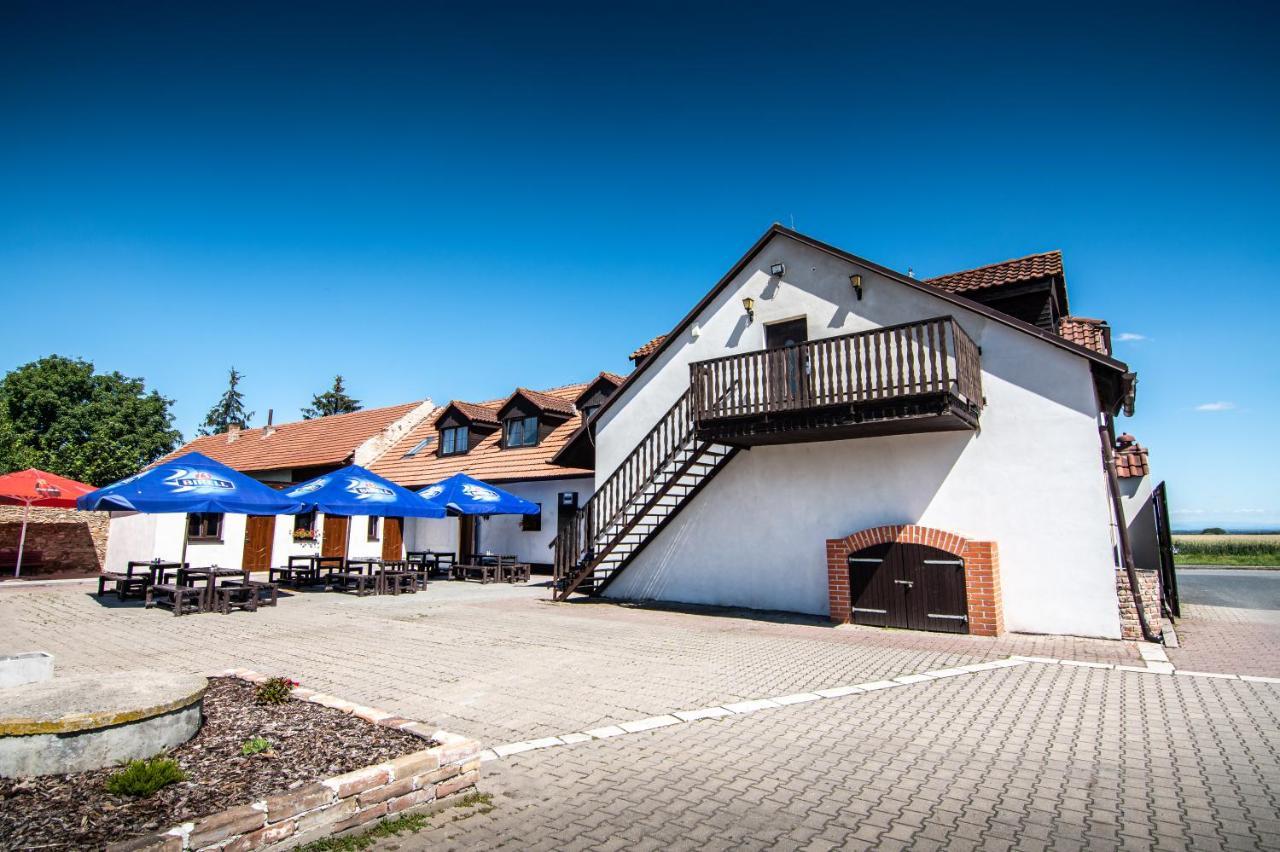 Penzion Zlate Slunce Chocenice Bagian luar foto